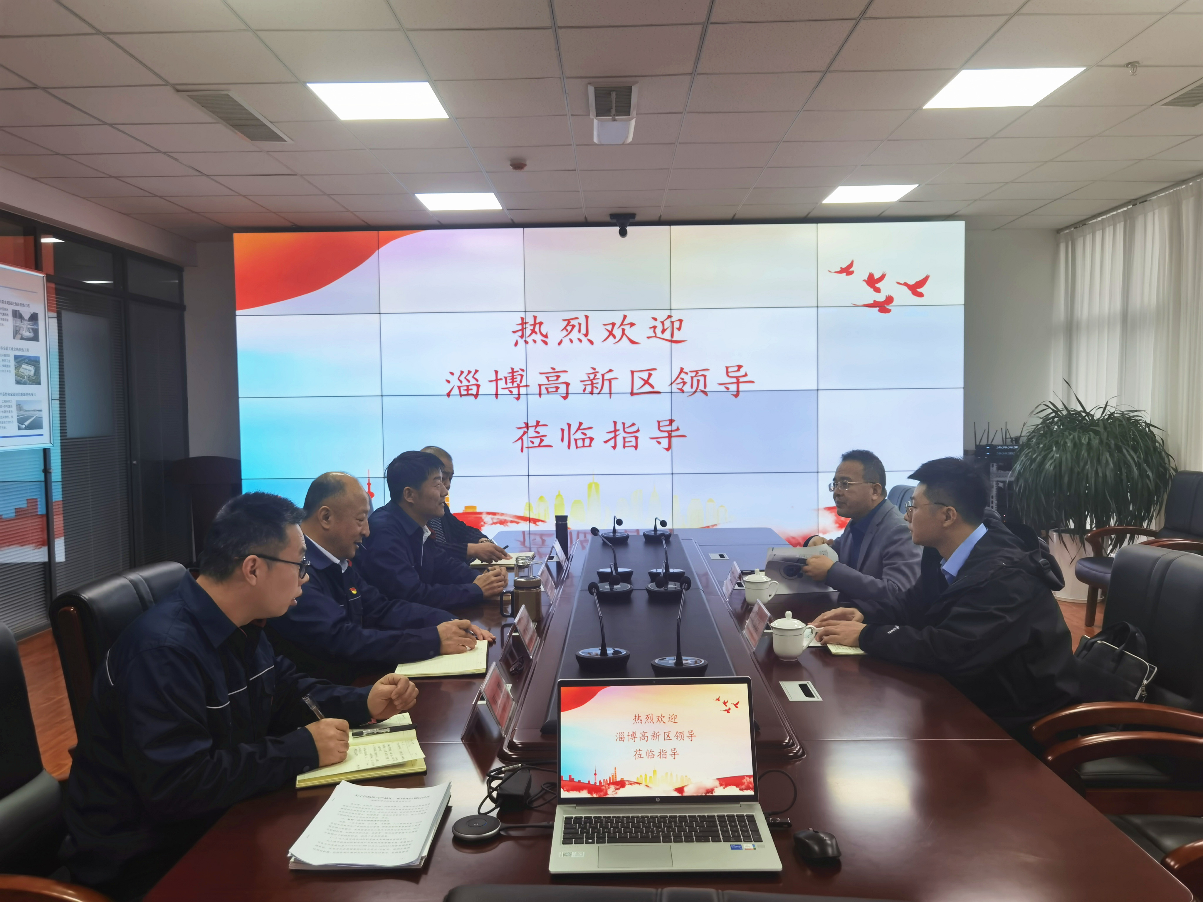 1666942468205987.jpg 合影.jpg